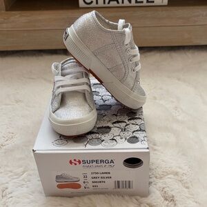 NWT Superga Kids Sneakers in Silver Sz 6.5